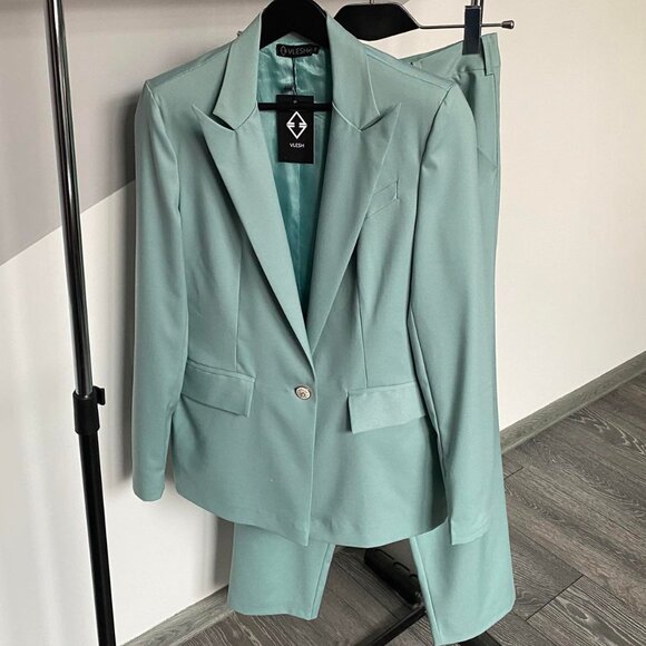 Elegant Suit, Unique Green Color, Size - 50 ( XXXL ) - Picture 1 of 8